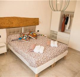 2 bedroom villa with infinity pool, near Alcamo, sleeps 4-5